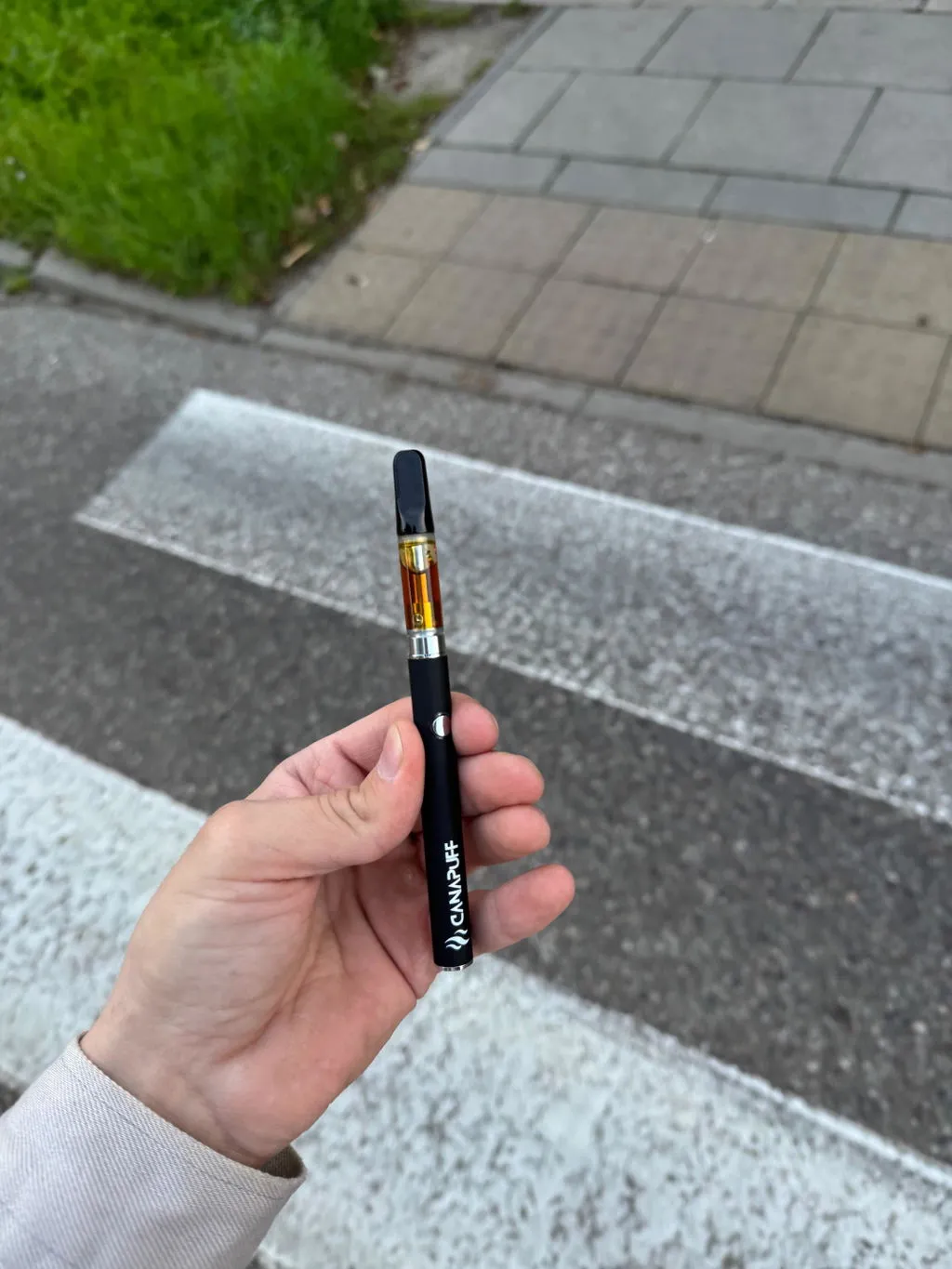 Canapuff 9 Pound Hammer 9H-HHCP vapepen 1ml sitrus