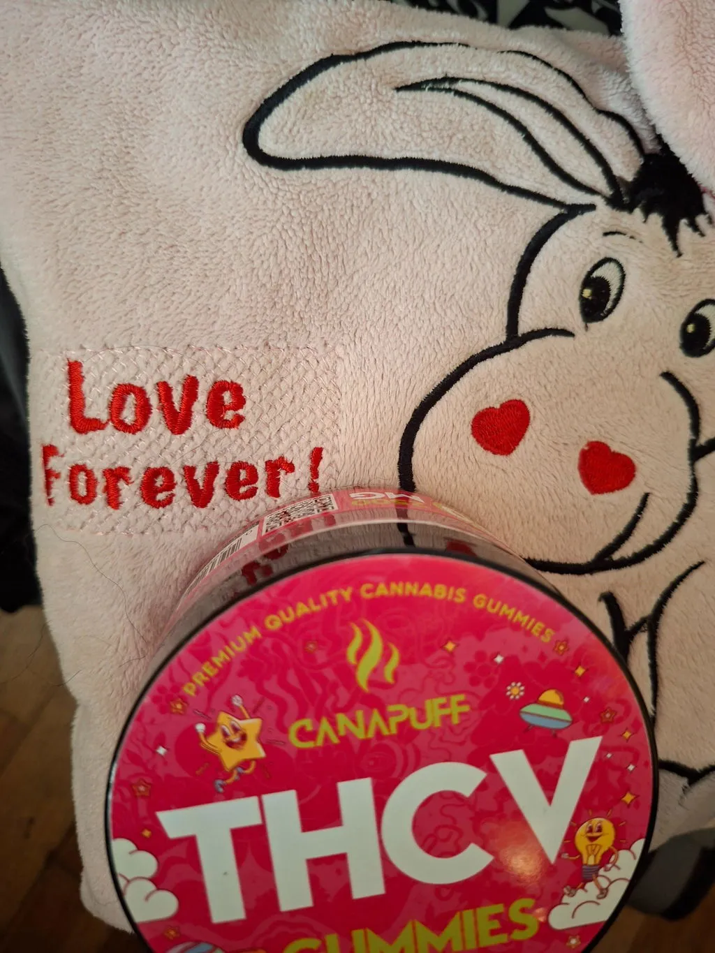 CANAPUFF THCv Strawberry gummies 10 stk jordbær