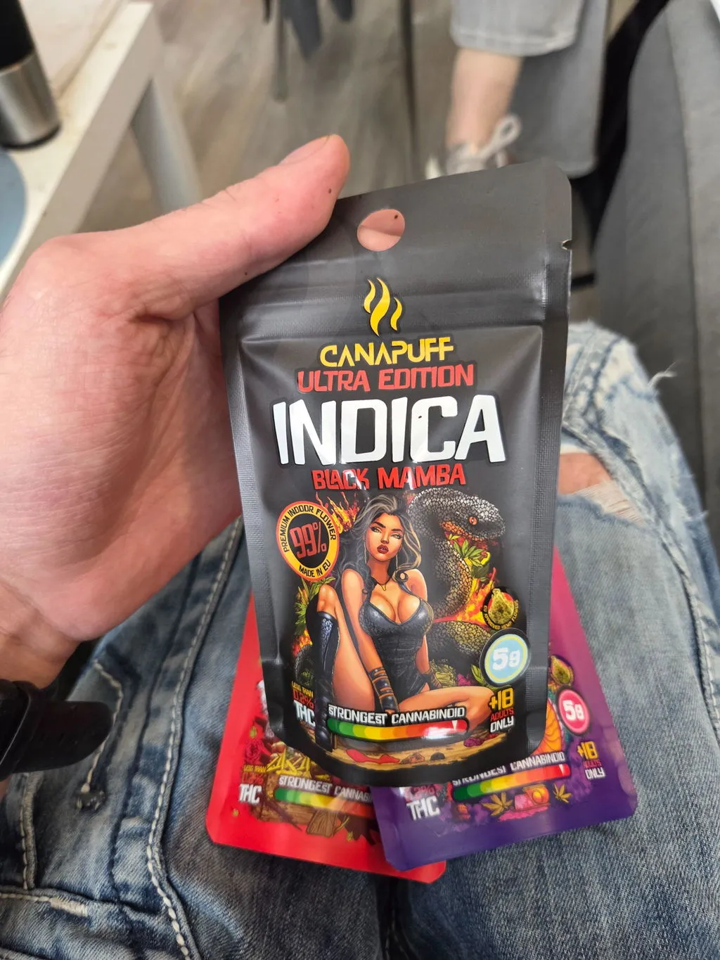 CANAPUFF Black Mamba Ultra blomst 1g jordaktig