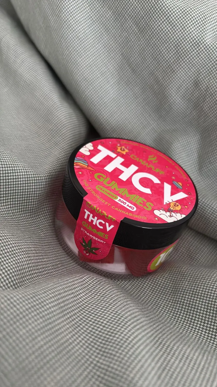 CANAPUFF THCv Strawberry gummies 10 stk jordbær