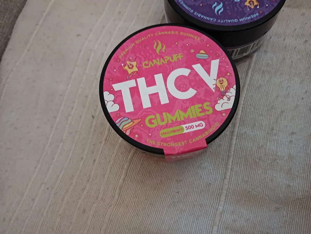 CANAPUFF THCv Strawberry gummies 10 stk jordbær